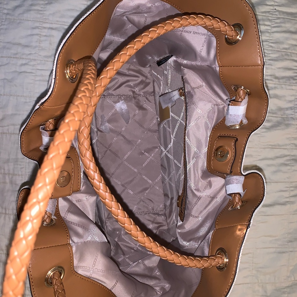 Michael Kors Montauk Large Tote - Picture 7 of 11